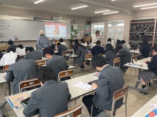 【サイズ変更済み】授業風景１.jpg